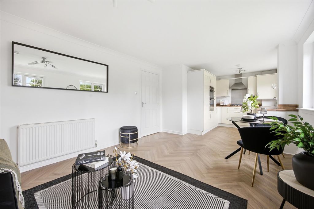 Property photo 3 of 14 0-1_7_Farm_Wynd_Kirkintilloch_003.Jpg