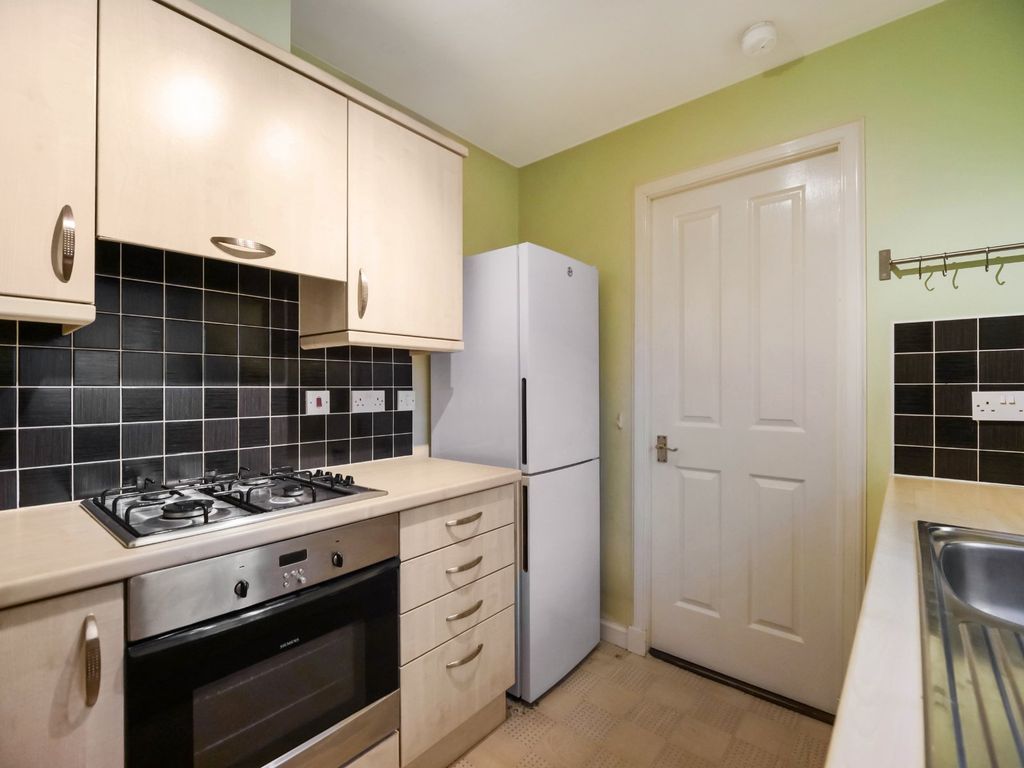 Property photo 3 of 11 Kitchen