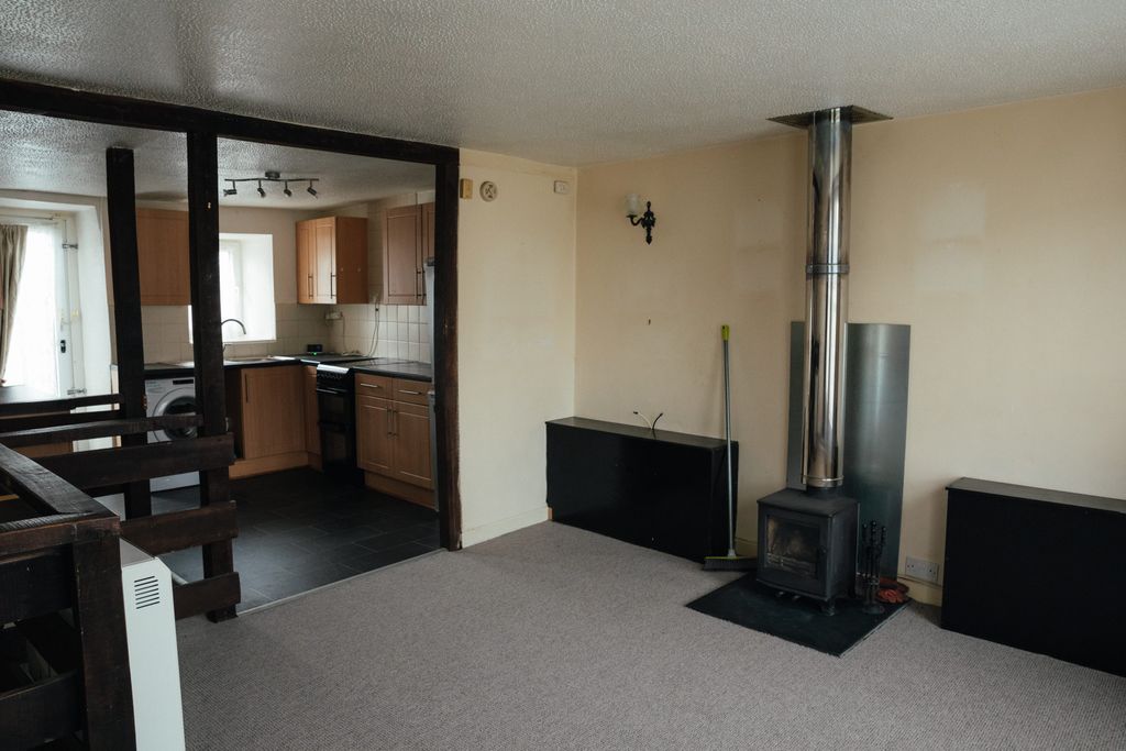 Property photo 2 of 23