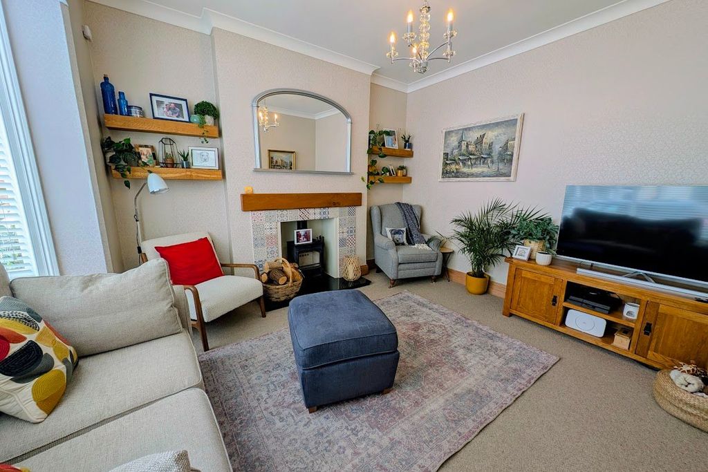 Property photo 3 of 27