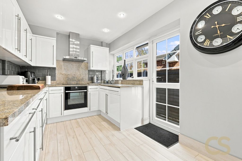 Property photo 3 of 16 5414945