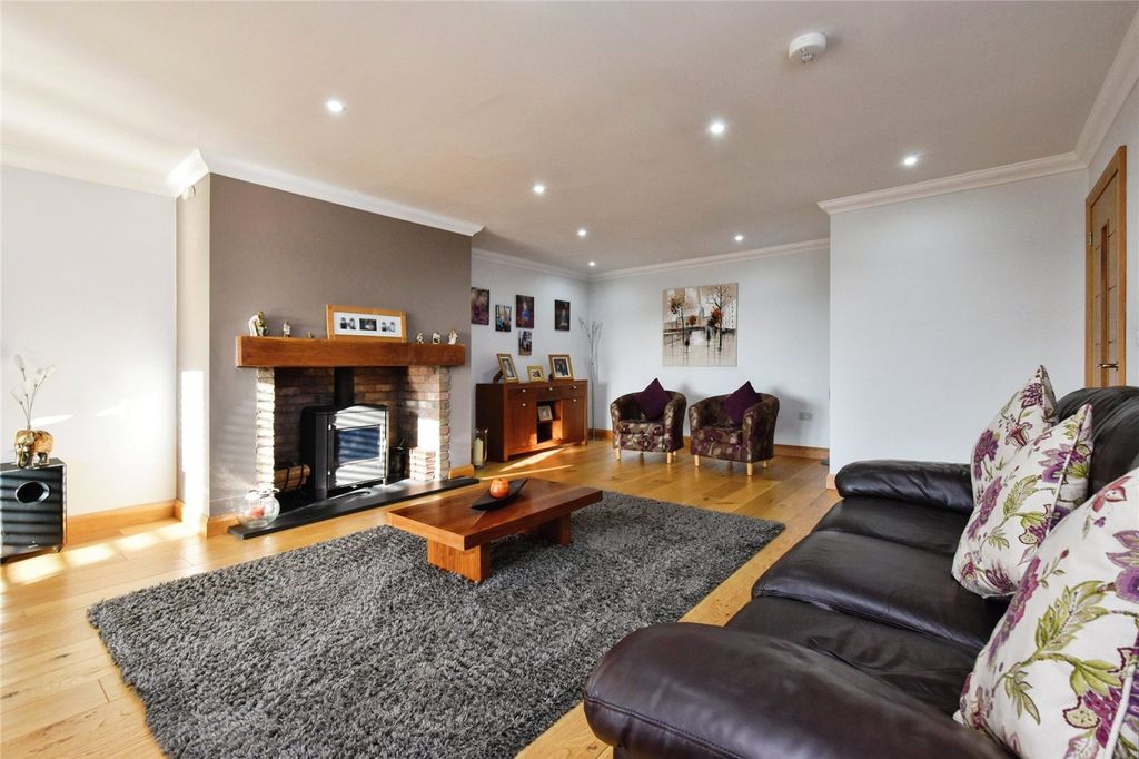 Property photo 3 of 38 Picture No. 28
