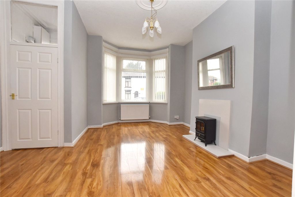 Property photo 2 of 16 Picture No. 11