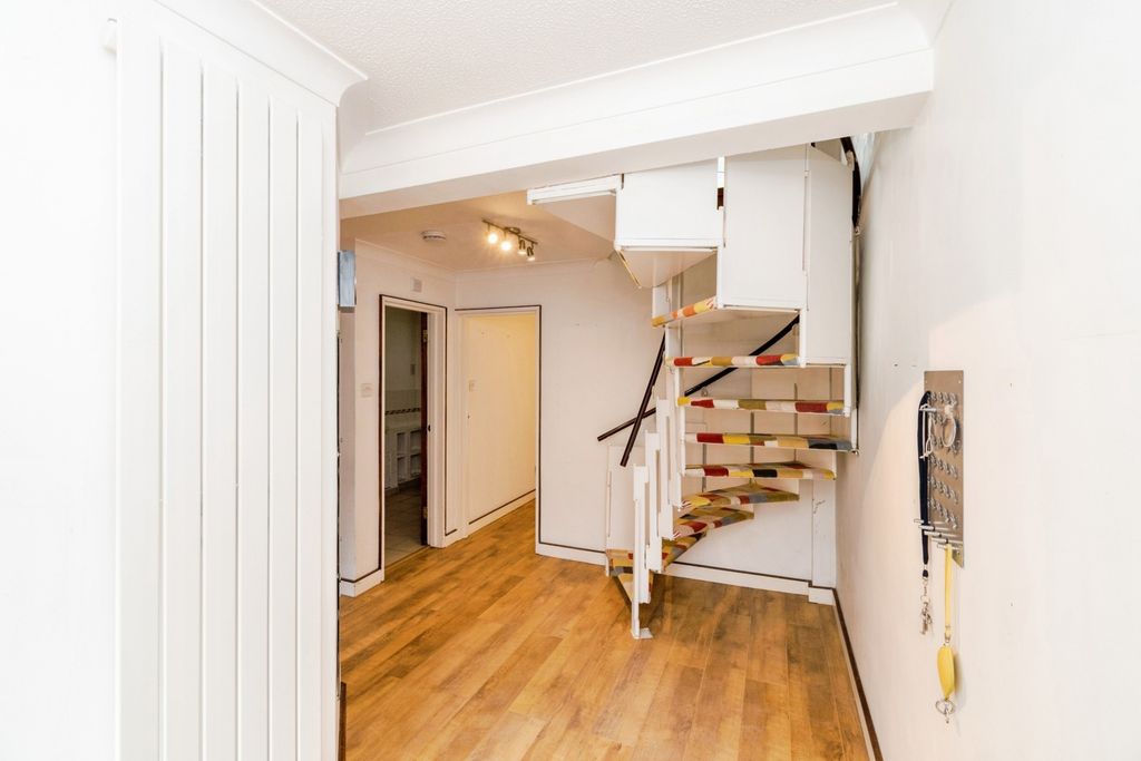Property photo 3 of 18 Pbox-Img.Jpg