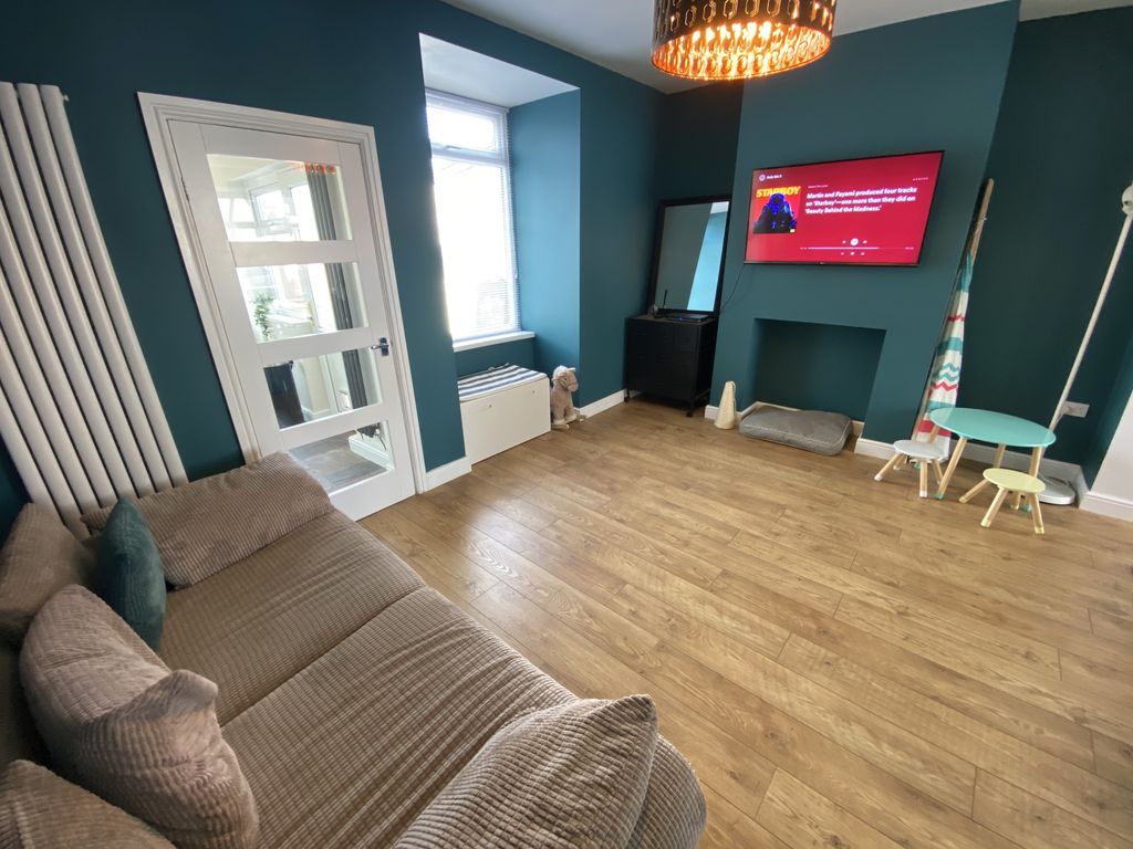 Property photo 3 of 7 Image00004