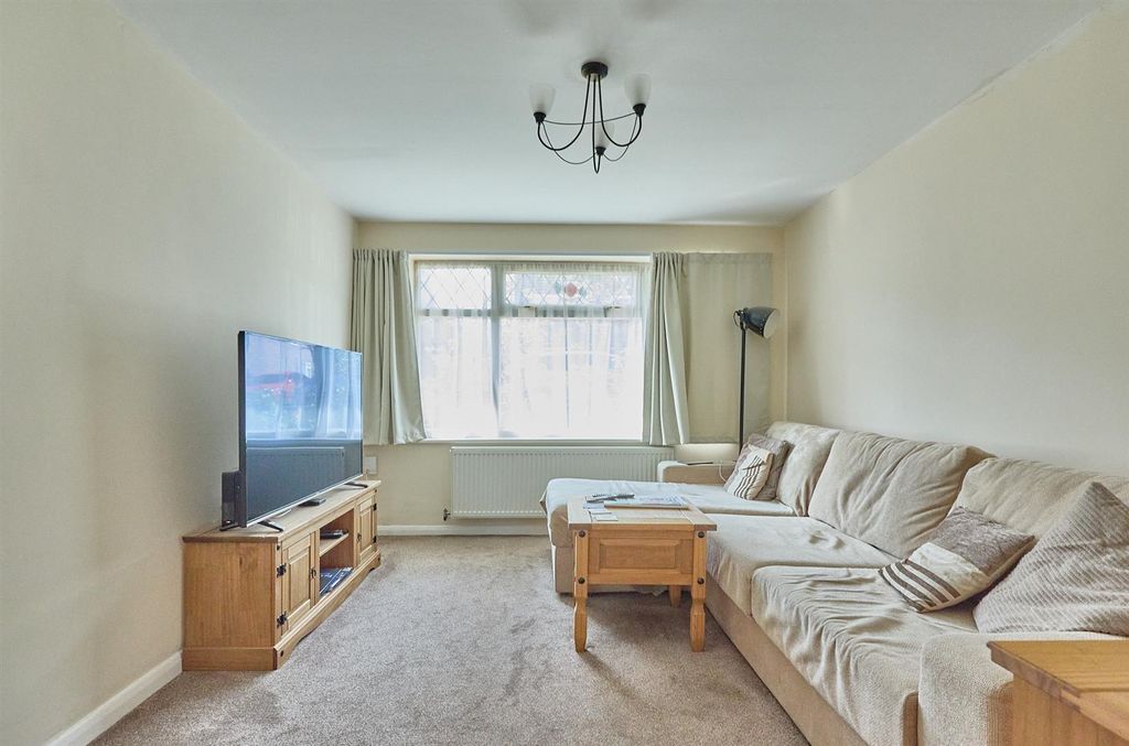 Property photo 3 of 10 Priory Wk Leicester Forest East_2.Jpg