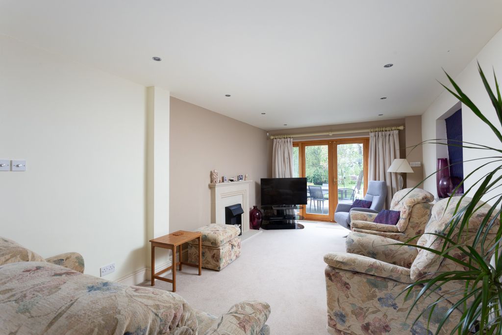 Property photo 3 of 17 Sitting Room