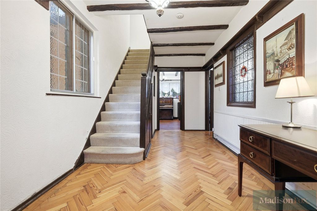 Property photo 2 of 37 Picture No. 10