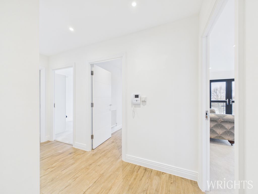 Property photo 2 of 14 Cam05659G0-Pr0086-Still010