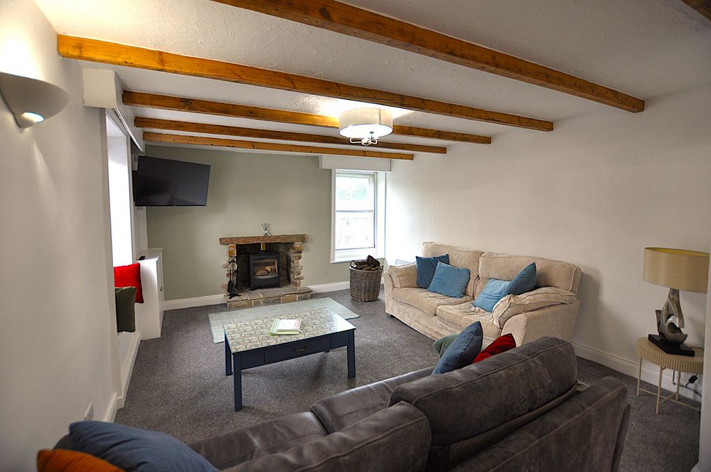 Property photo 2 of 28