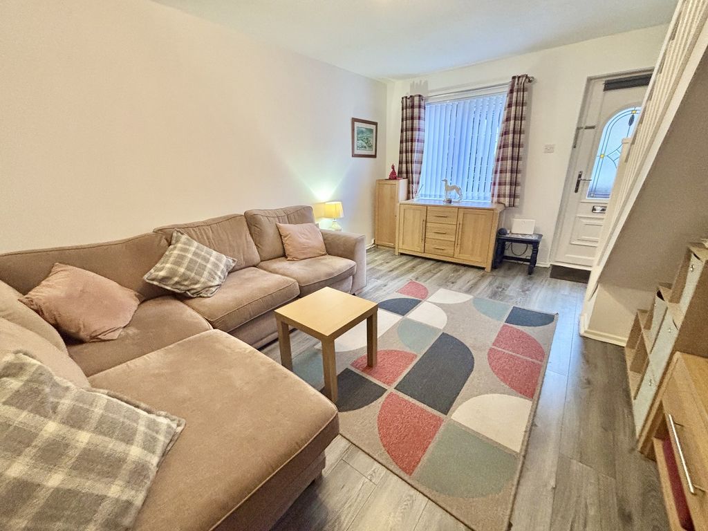 Property photo 3 of 18 Lounge