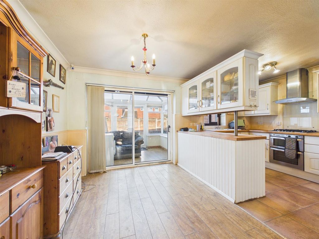 Property photo 3 of 12 Cam02435G0-Pr0169-Still007.Jpg