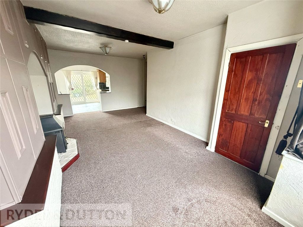 Property photo 3 of 14 Lounge