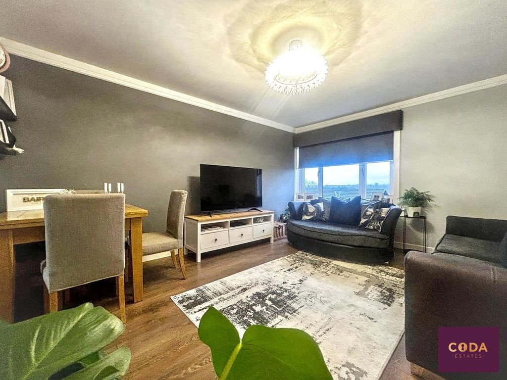 Property photo 3 of 12 _7Qbiea.Jpg