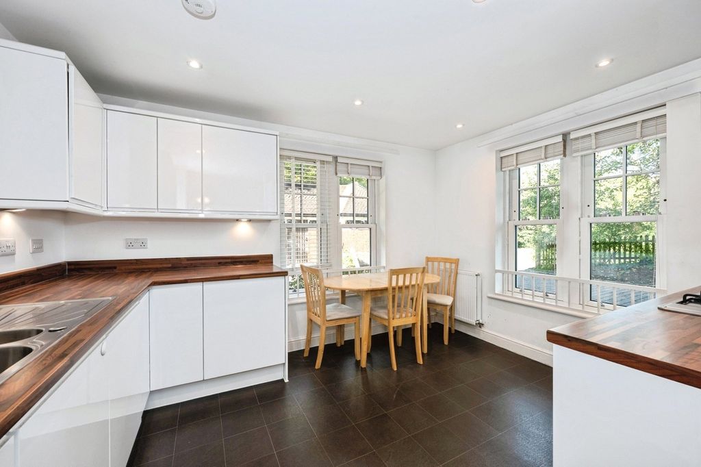 Property photo 2 of 12 Picture No. 02