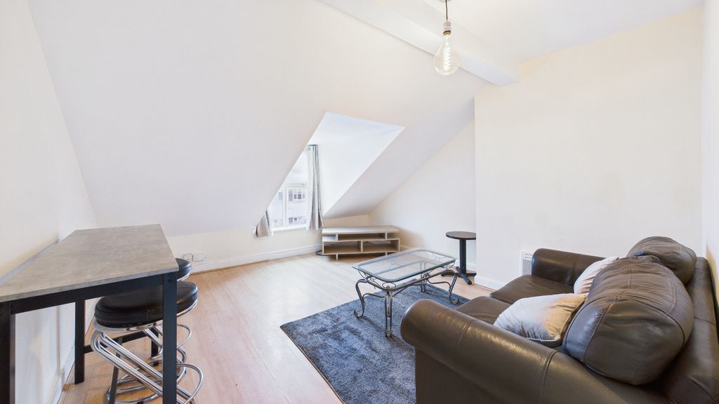 Property photo 2 of 10 4658483