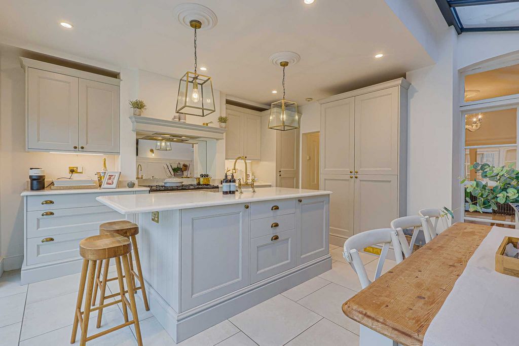 Property photo 2 of 50