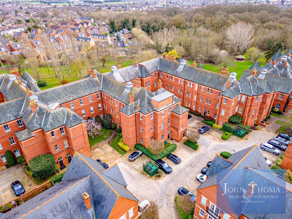 Property photo 1 of 20 Photo 4