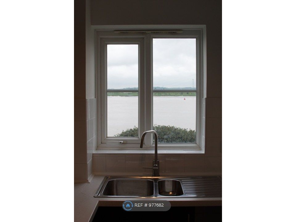 Property photo 2 of 10 Kitchen