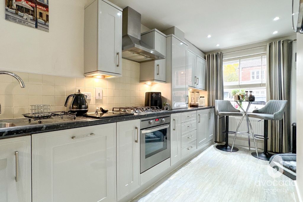 Property photo 2 of 16 4665263