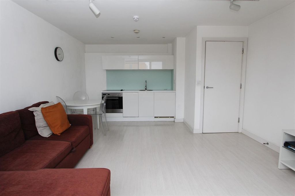 Property photo 1 of 8 Livingroom2.Jpg