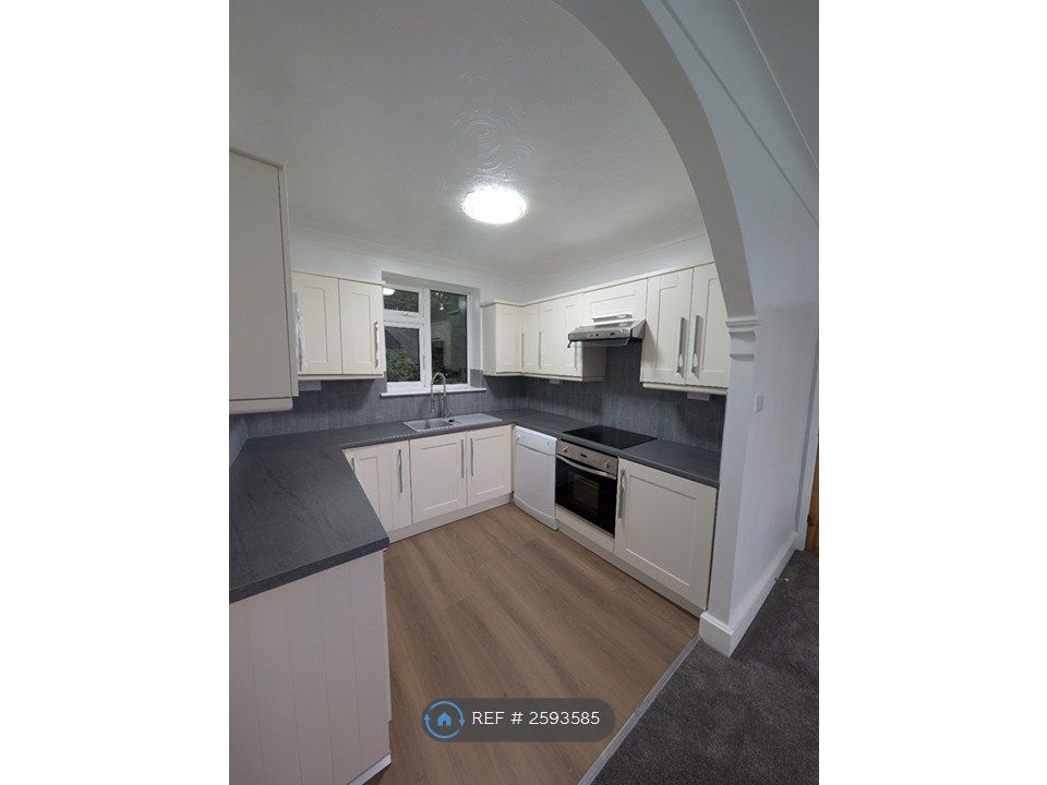 Property photo 3 of 12 Kitchen