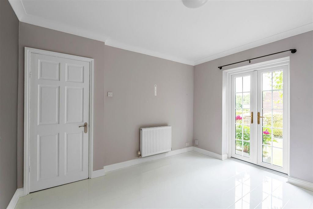 Property photo 3 of 26 71-Grosvenor-Road-12.Jpg
