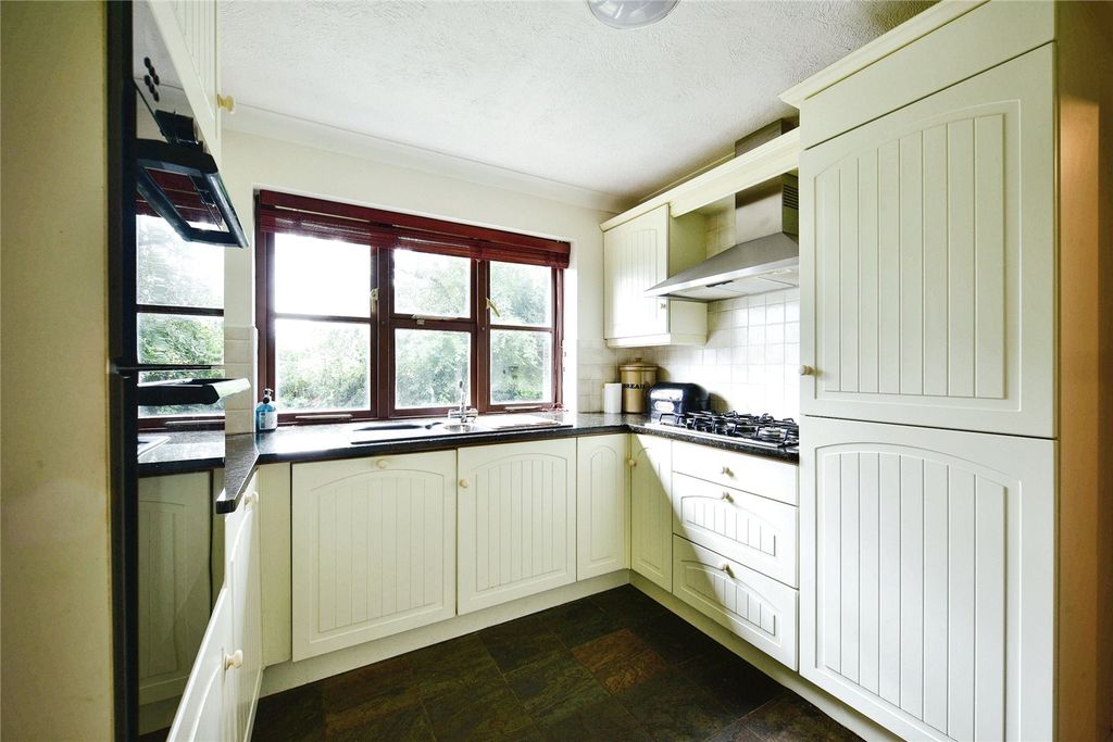 Property photo 3 of 18 Kitchen