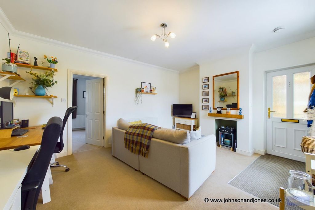Property photo 3 of 10 3 Lounge.Jpg