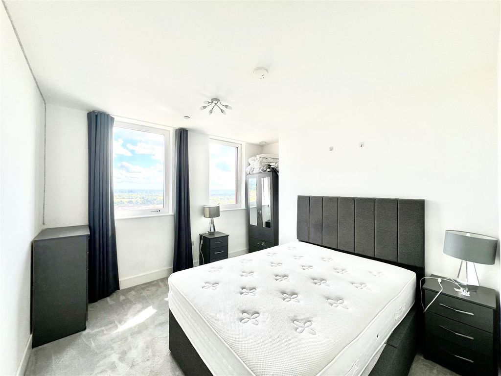 Property photo 2 of 10 Master Bedroom