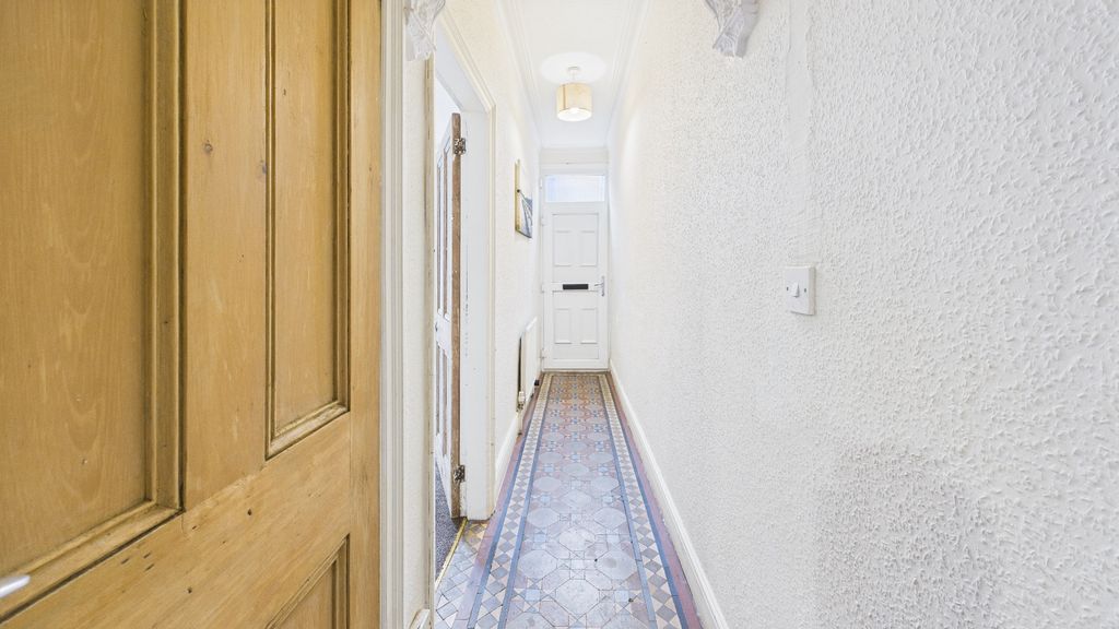 Property photo 2 of 21 4638363