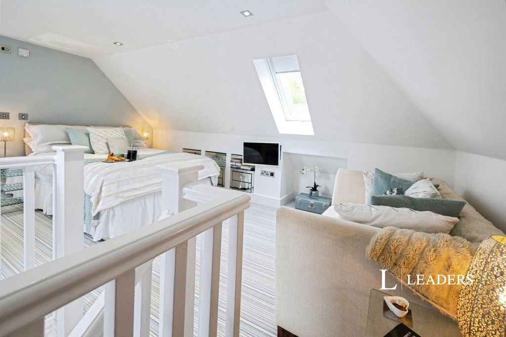 Property photo 3 of 10 Pbox-Img.Jpg