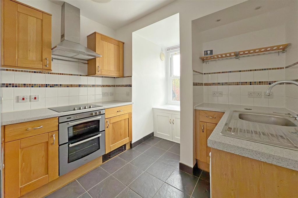 Property photo 2 of 12 Kitchen