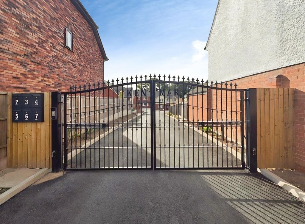 Property photo 2 of 16 Front Gates