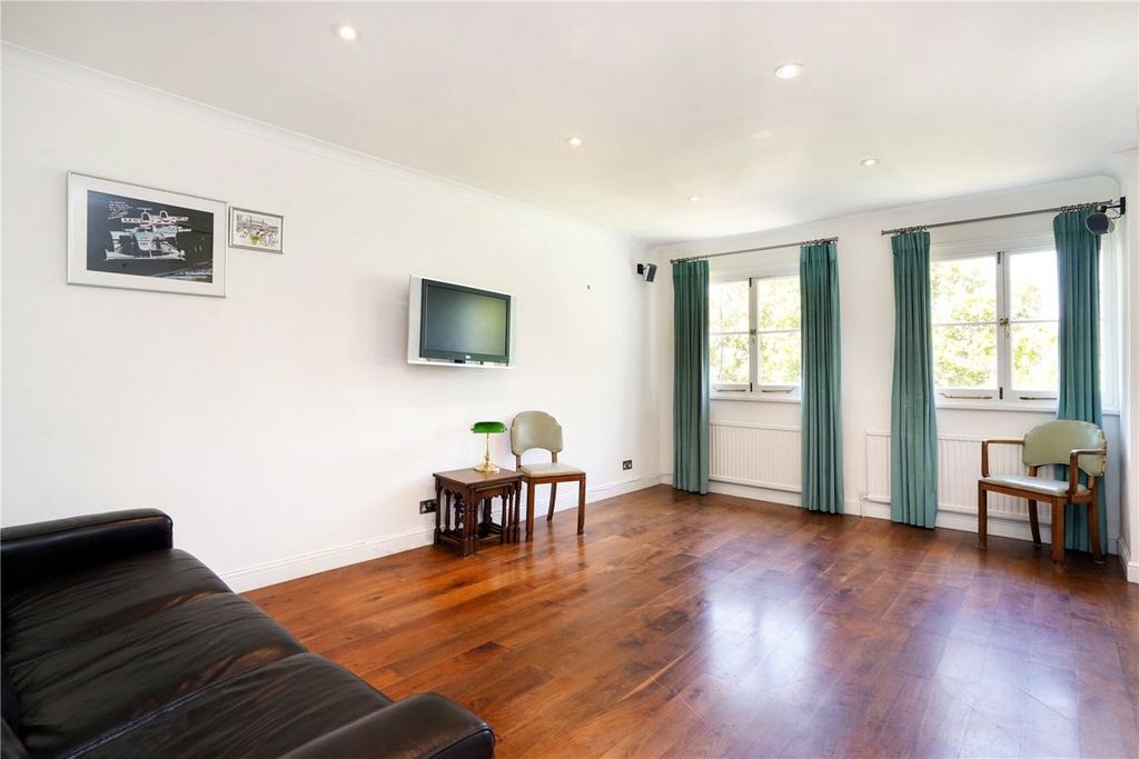 Property photo 2 of 10