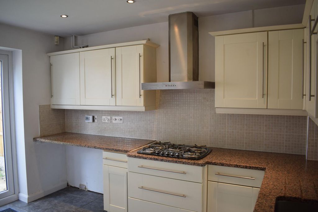 Property photo 2 of 16 Kitchen