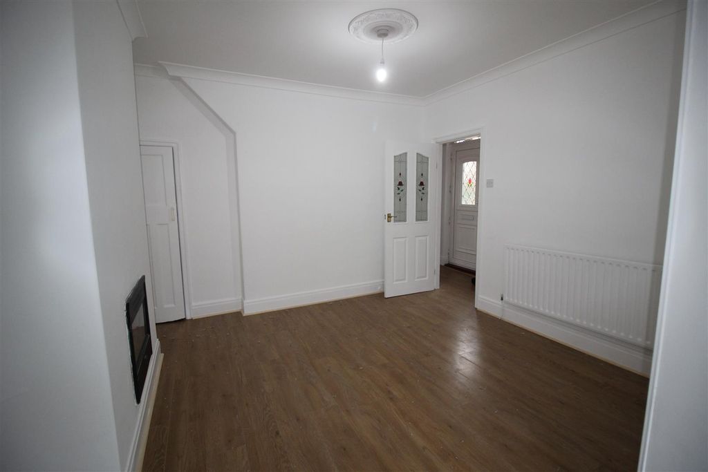 Property photo 3 of 9 Dining Room