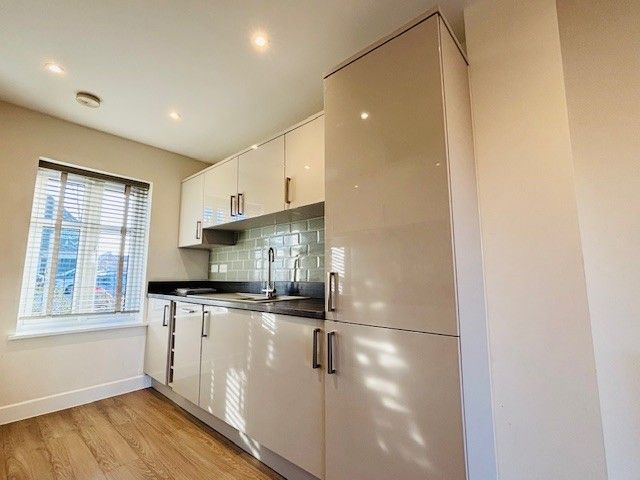 Property photo 2 of 10 Kitchen