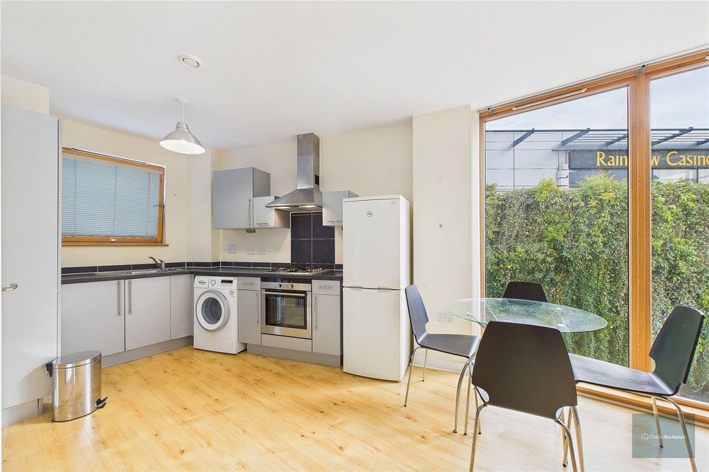 Property photo 3 of 10 Picture No. 12