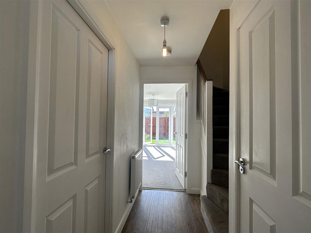 Property photo 2 of 11 Entrance Hallway