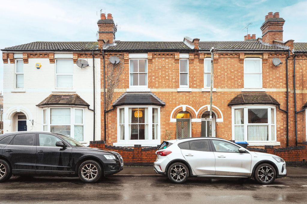 Property photo 1 of 12 Front (Exterior)