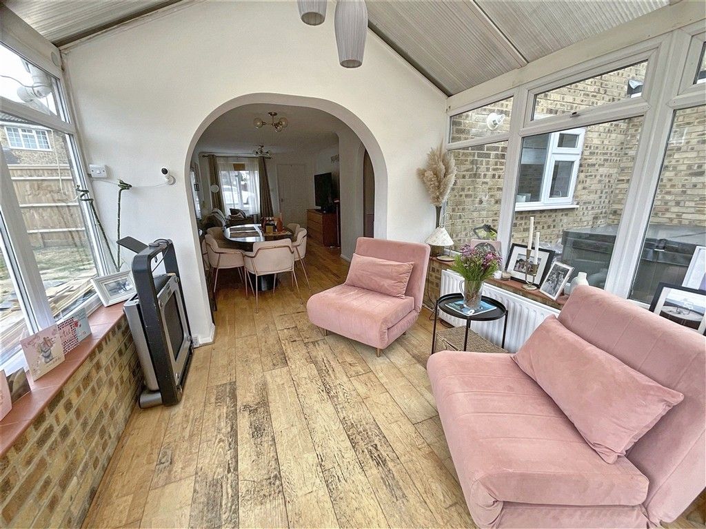 Property photo 3 of 6 Conservatory