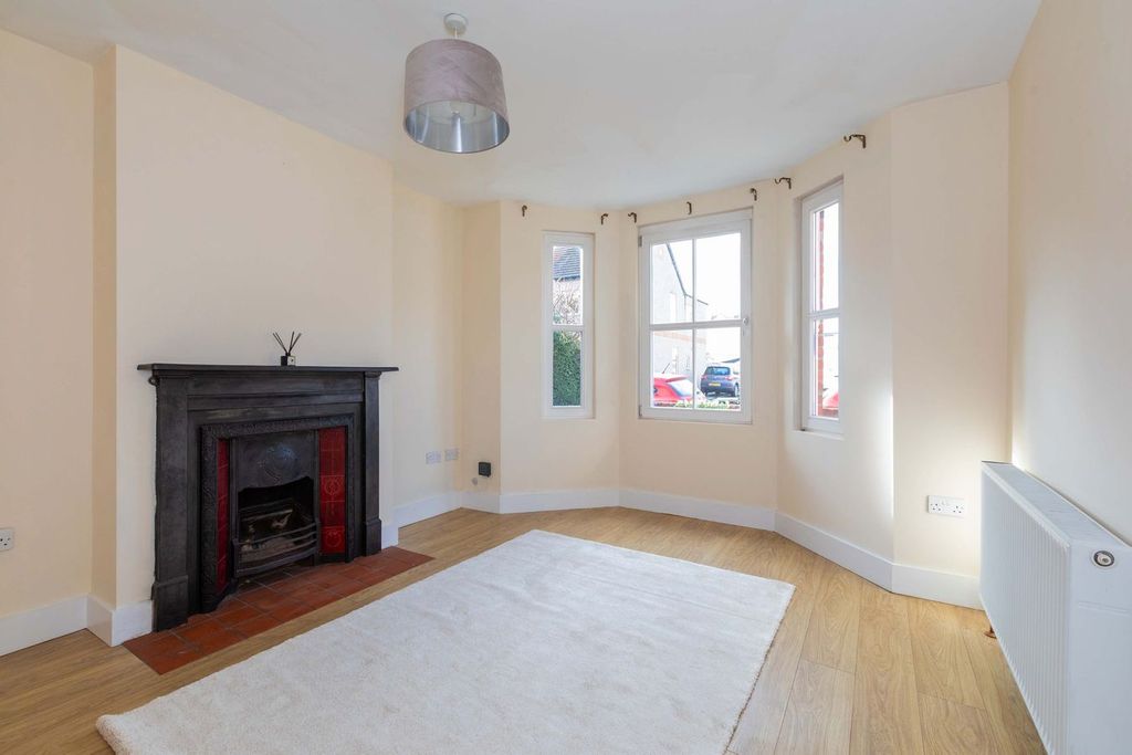 Property photo 3 of 12