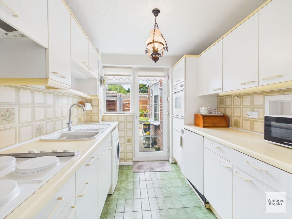 Property photo 3 of 17 Kitchen
