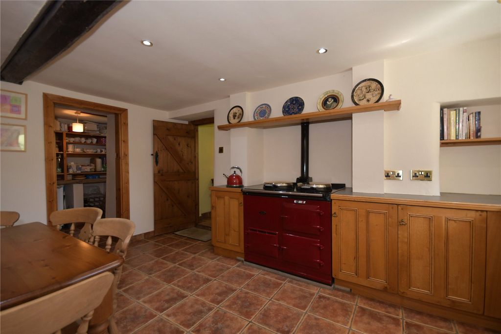 Property photo 3 of 40 Kitchen/Dining
