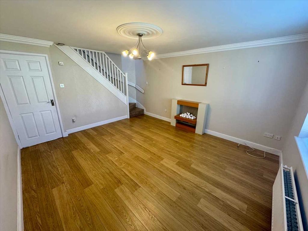 Property photo 3 of 17 Lounge