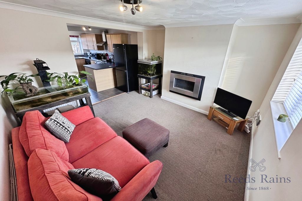 Property photo 3 of 11 Living Room