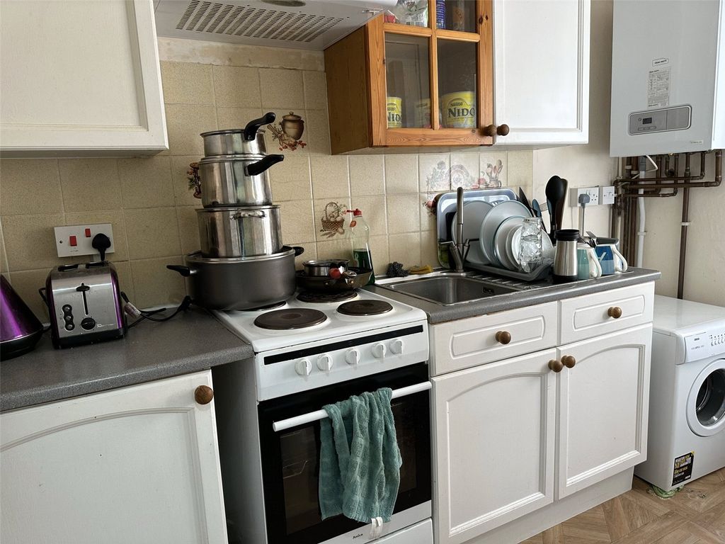 Property photo 3 of 7 Kitchen