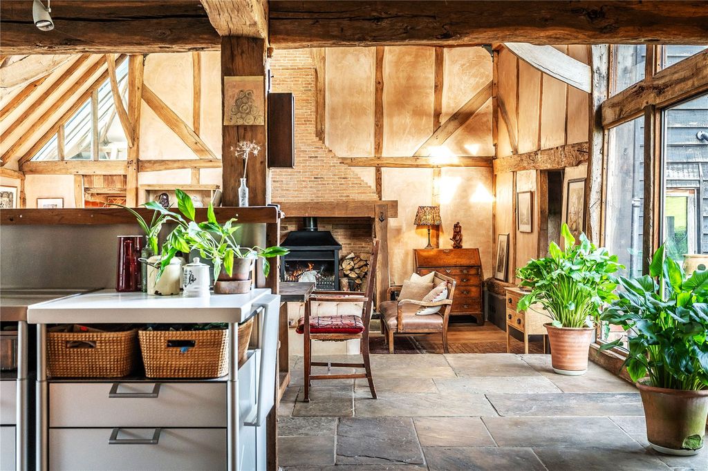 Property photo 2 of 43 House. Partnership