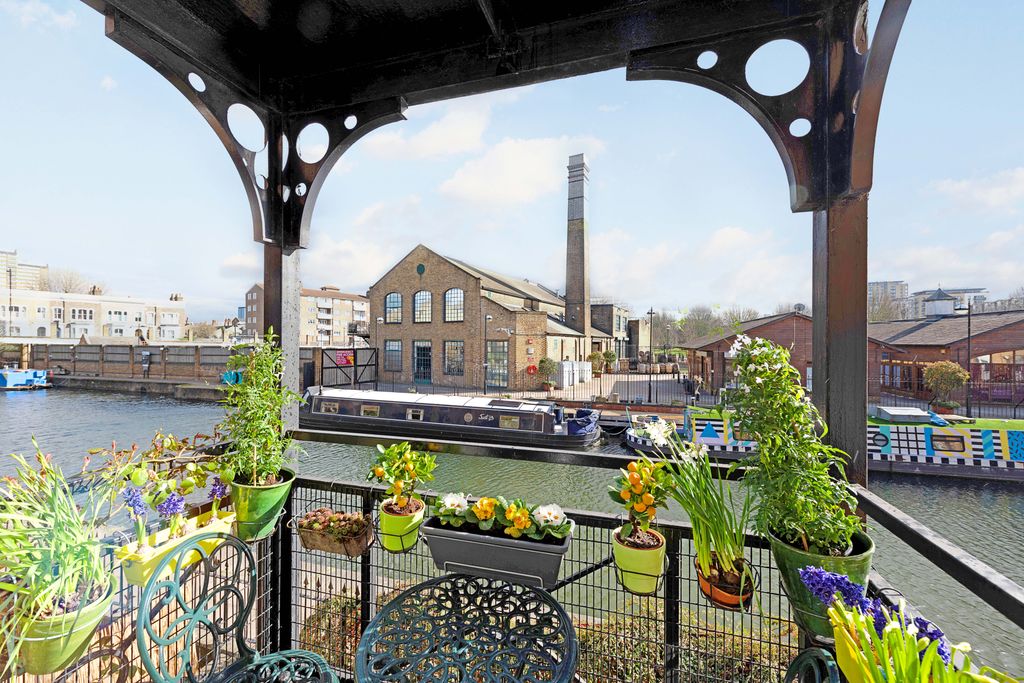 Property photo 2 of 20